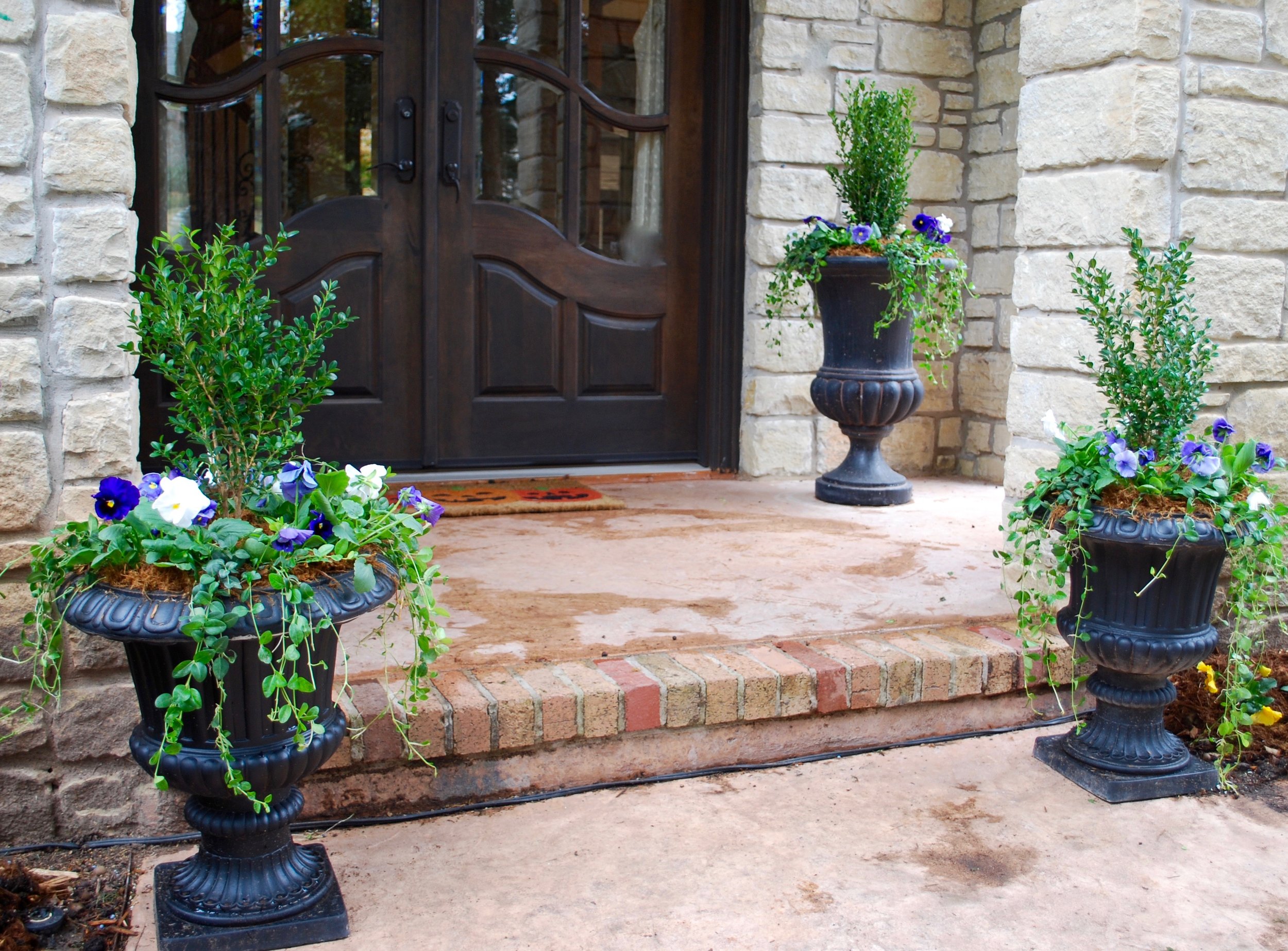 Outdoor Staging For Instant Curb Appeal (+ Pot Recommendations!) — Adorn