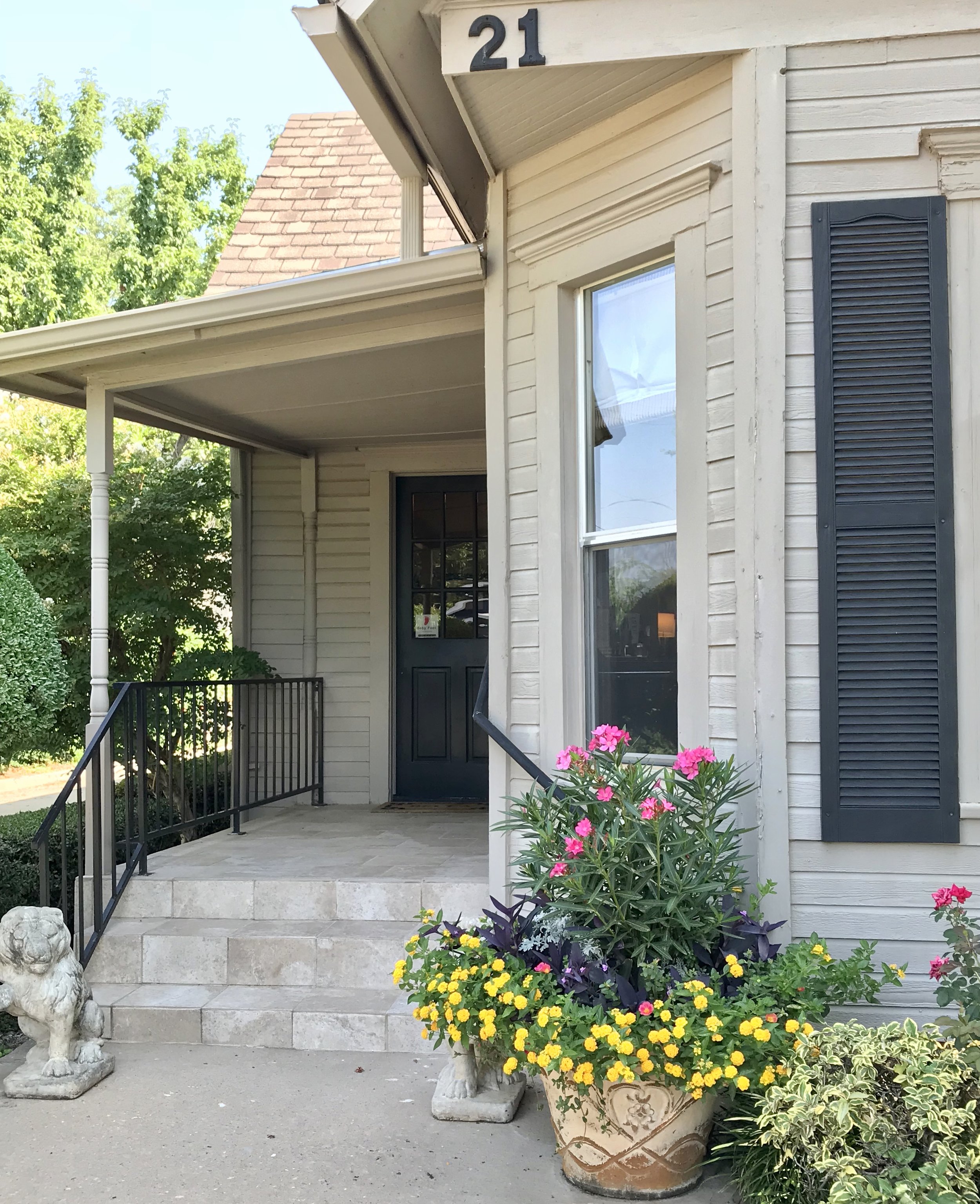 Curb Appeal Shout Out! We've been helping Tammy Cole, Owner of Bella Salon in Edmond, with her outdoor planter for years. This fabulous salon is in a darling house on Broadway and 4th Street in Downtown Edmond. Hearing comments from sweet clients like Tammy makes our day. "I love using Adorn! Elizabeth is very creative and uses some unusual things that I would never even think to use in a planter. It looks great year round even in the winter months when my pot would normally be empty. I love the convenience of knowing that it is the one thing I don't have to think about and can check off my to do list. Elizabeth is always there once a month to make sure our salon looks fresh and green."