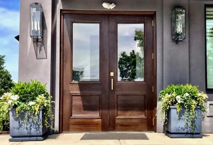 Curb Appeal Shout Out! Dr. Hannah Vargas reached out to Julie for help with finding the perfect planters for her new office, Vargas Face and Skin Center in Prairie Village, KS. During their initial meeting, Dr. Vargas told Julie she wanted planters with simple, clean lines.Together they decided on four gorgeous zinc footed estate planters from Restoration Hardware (two for the front entrance and two for the back entrance). Dr. Vargas wanted green and white plants so Julie used boxwoods, sunpatiens, angel vine and pentas for the win!