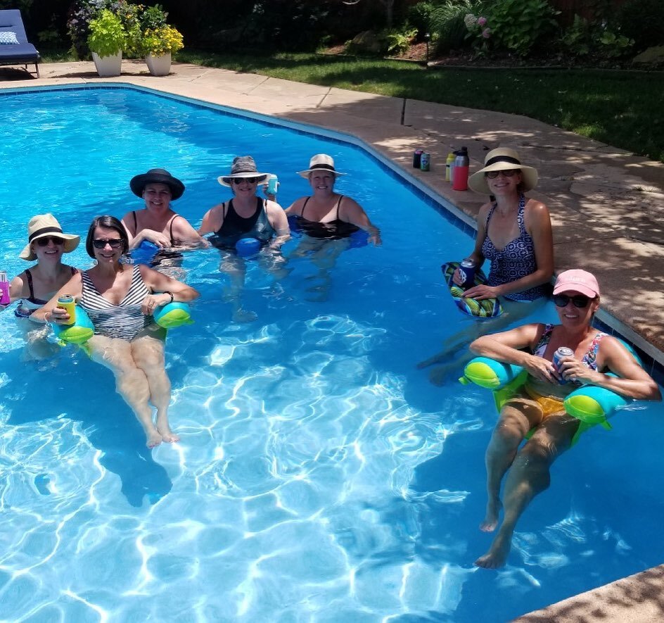 Darty time! (If you don&rsquo;t know what a darty is, just ask a college aged kid. 😂) We had a perfect afternoon relaxing and maybe enjoying a few refreshing beverages. 😏 I am so thankful for this crew of amazing ladies who make the Adorn magic hap