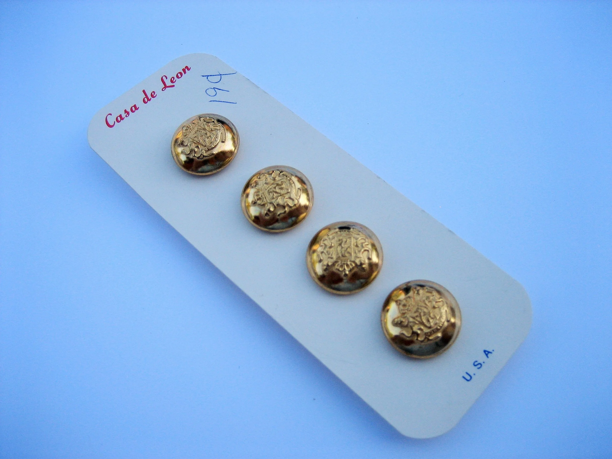 Casa de Leon Heraldic Buttons