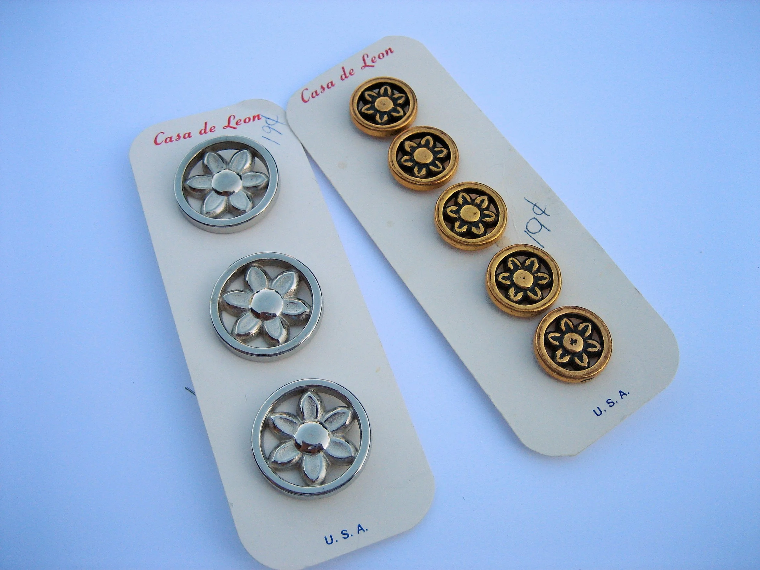 Cirlced Flower Buttons
