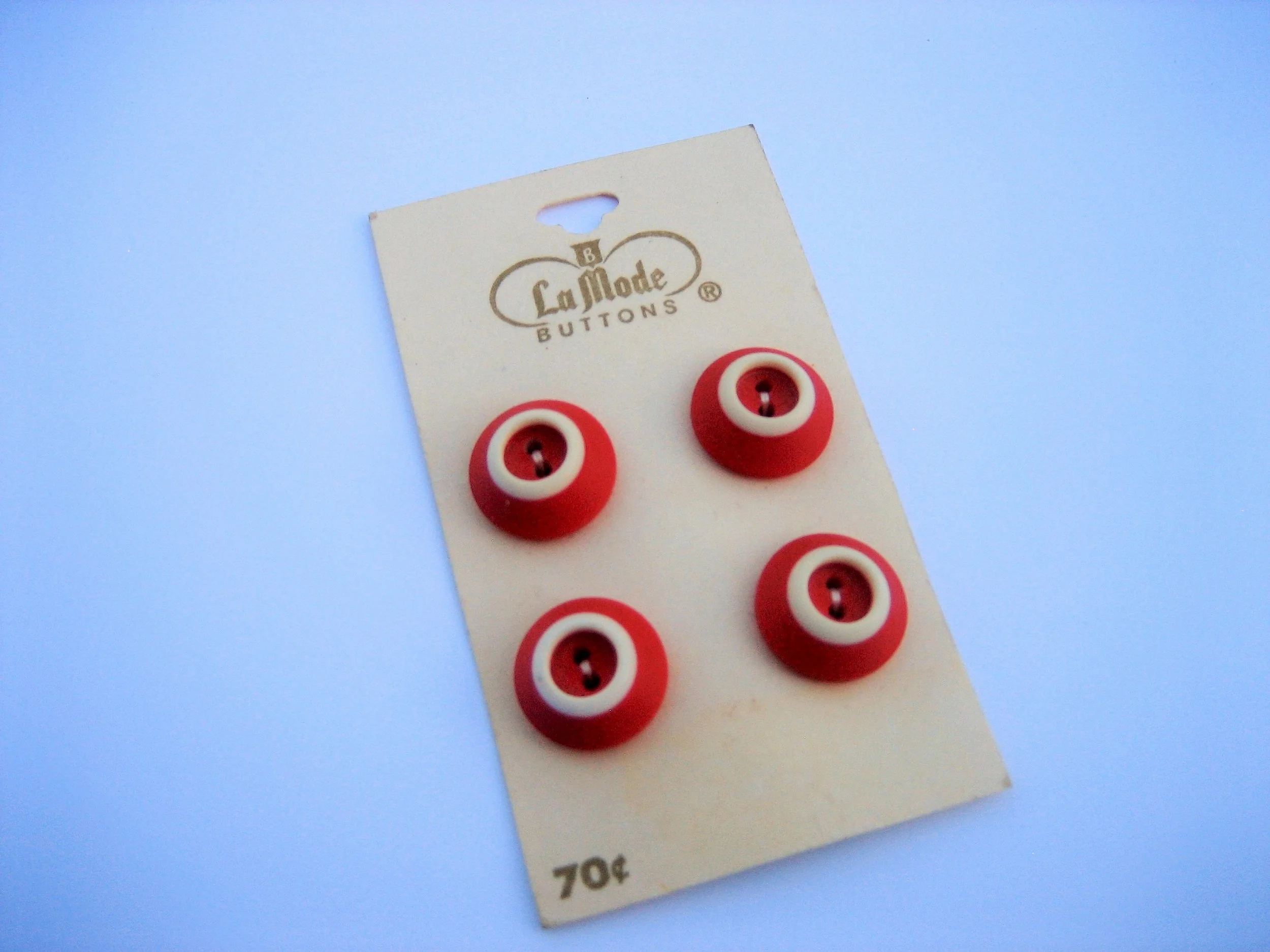 Captivating Red/White 2-Hole Buttons