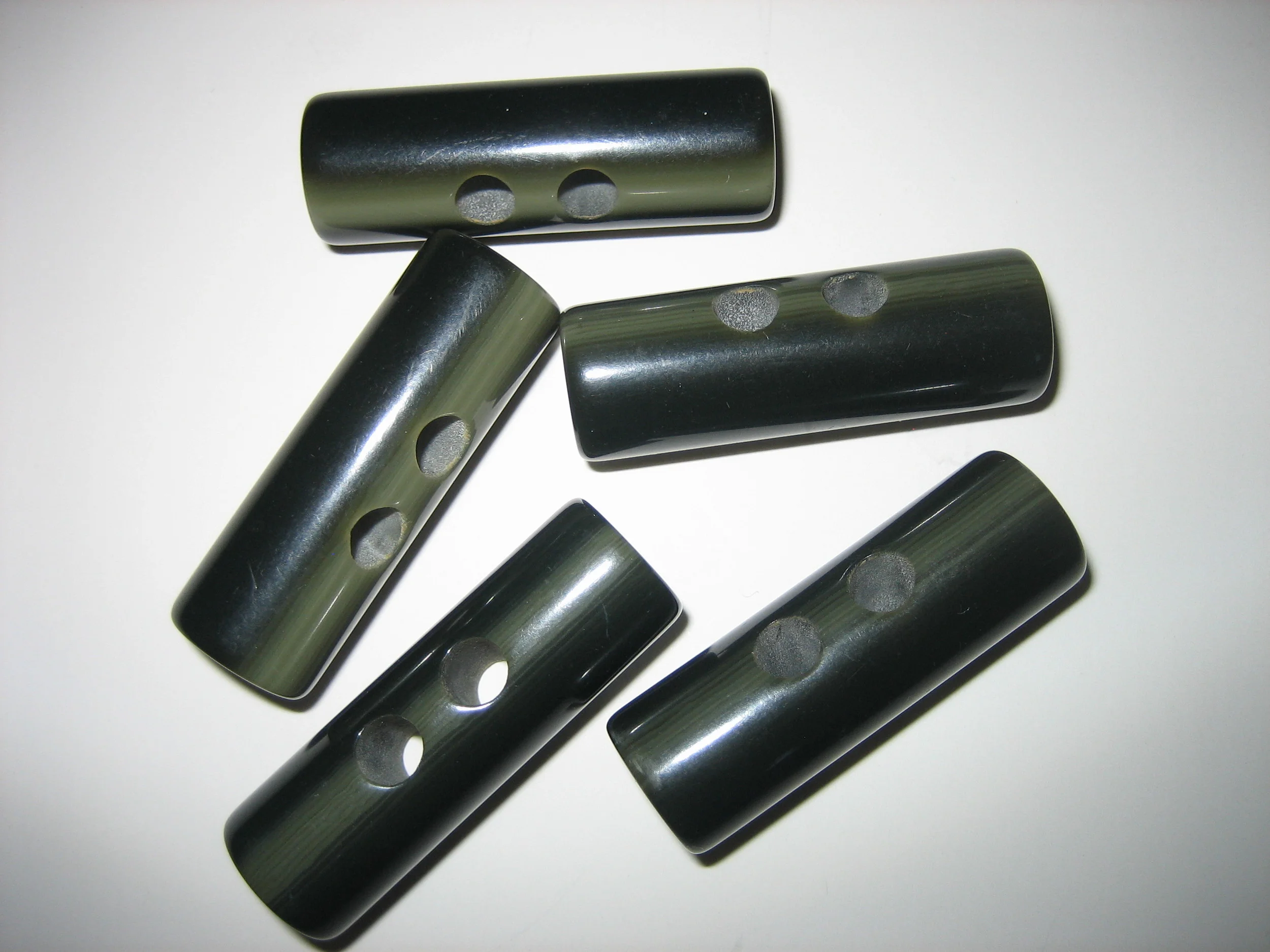 Set of 5 Faux-Horn Extruded Plastic Buttons