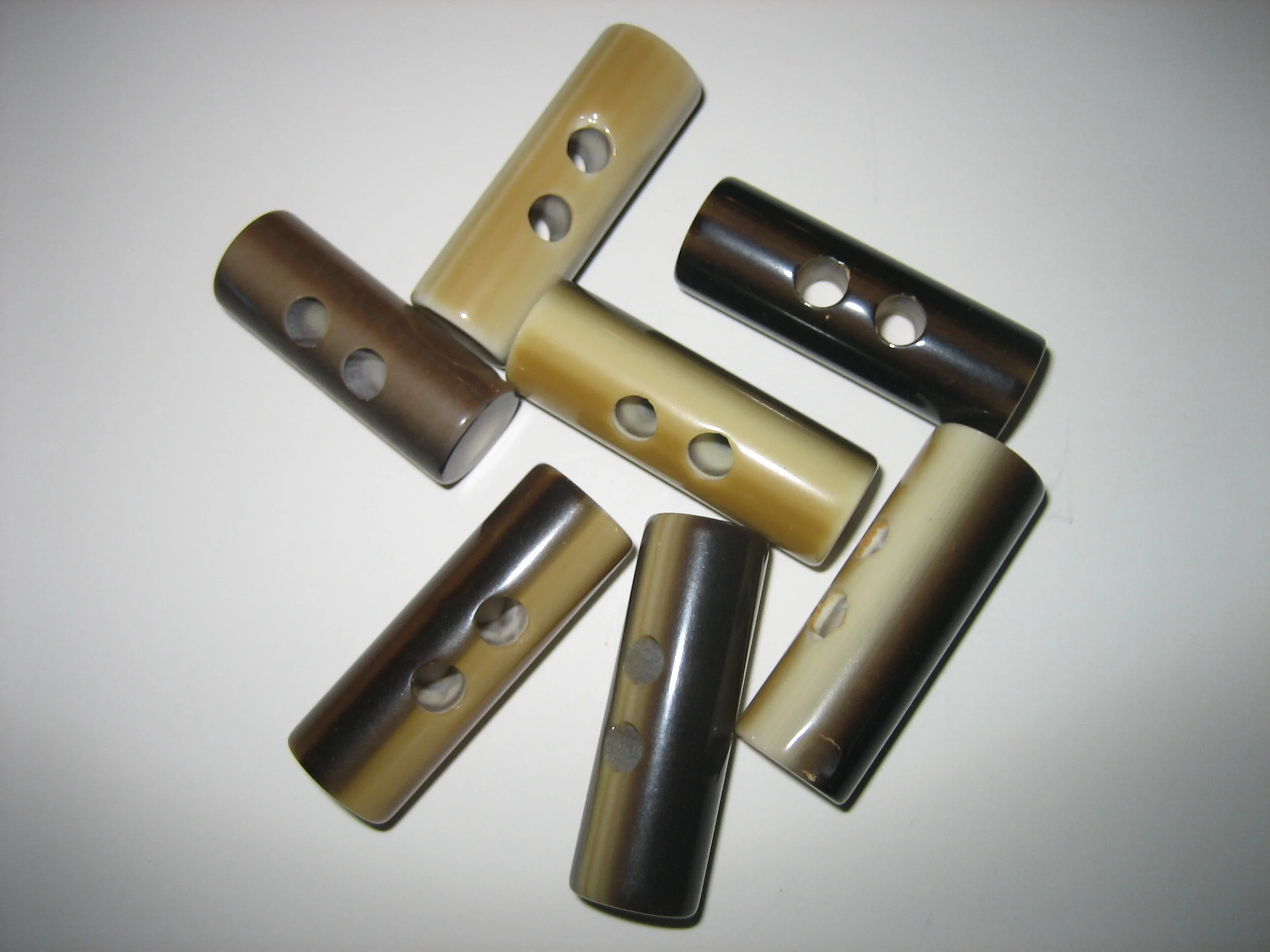 Set of 6 Caramel Extruded Plastic Toggle Buttons