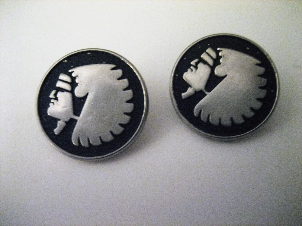 Metal - Picture — 183 Vintage Buttons