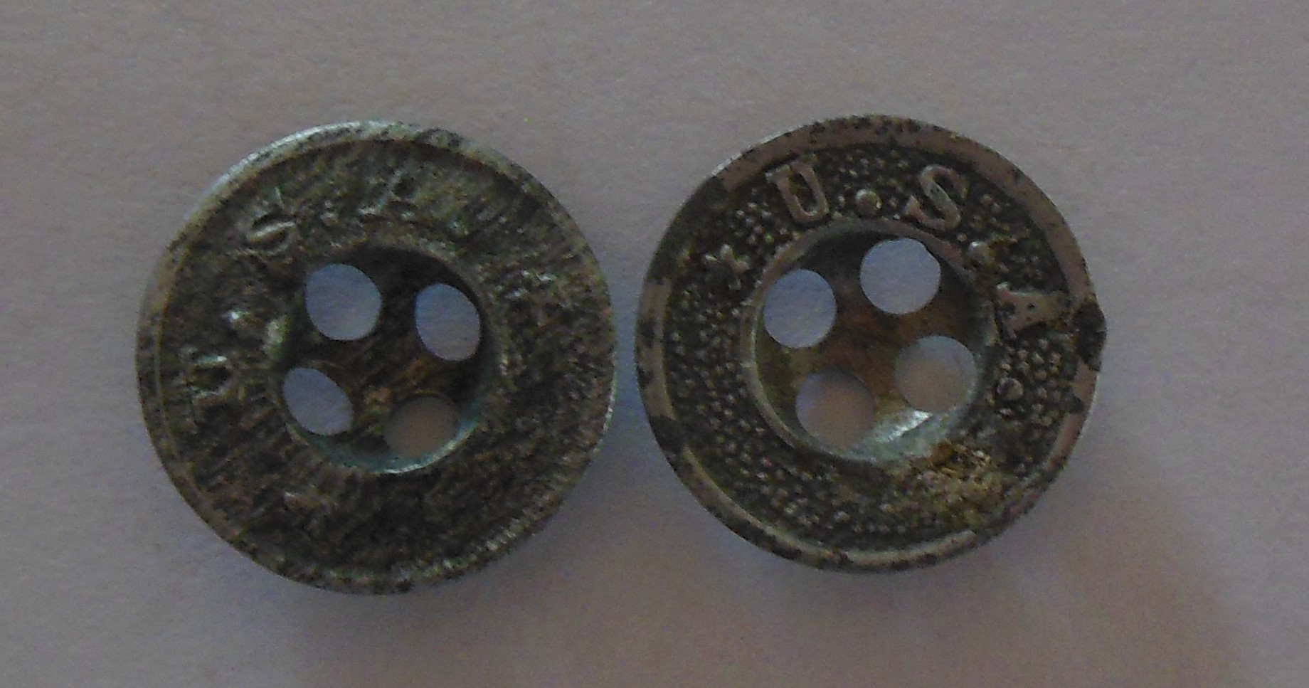 What's in My Button Box- Uniform - US Military Buttons — 183