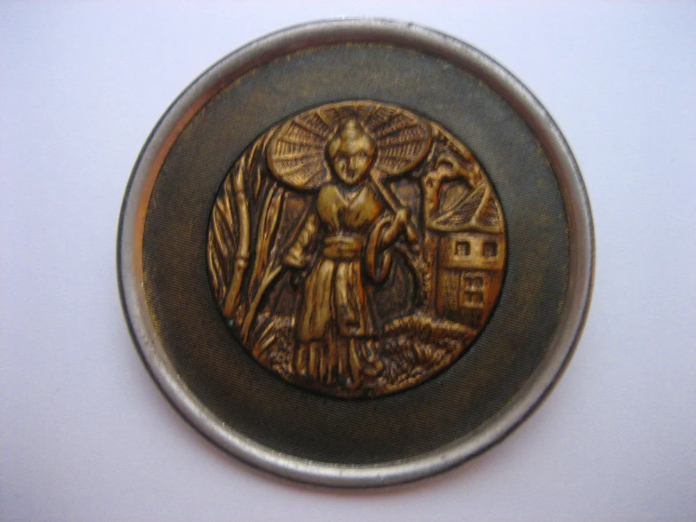 Metal - Picture — 183 Vintage Buttons