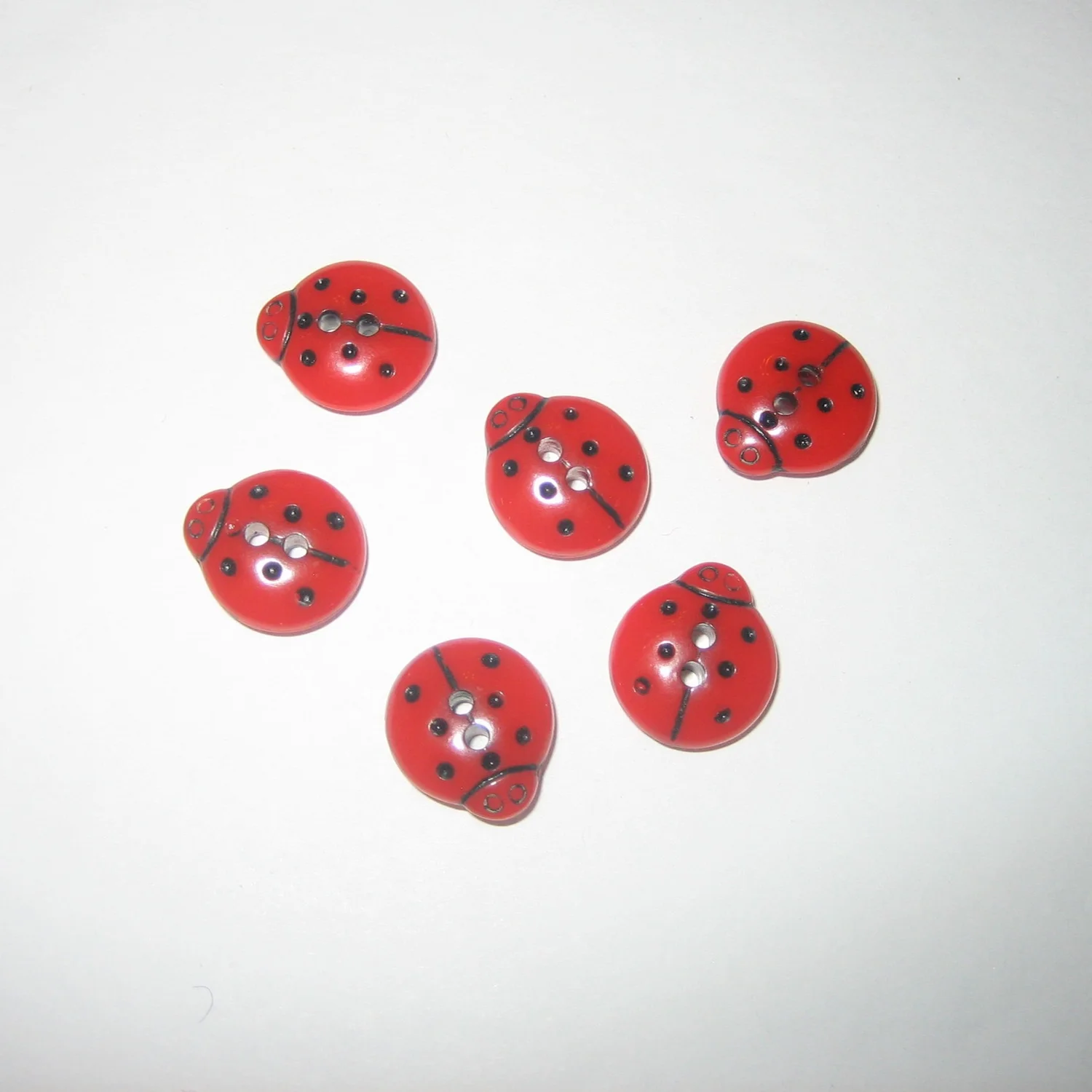 Le Chic Lady Bugs - Set of 6 — 183 Vintage Buttons, image size:1500x1500