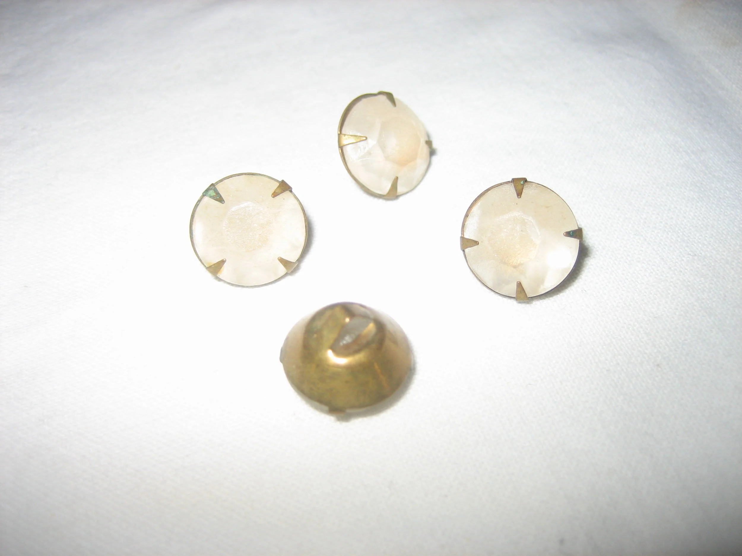 Prong-Set Translucents