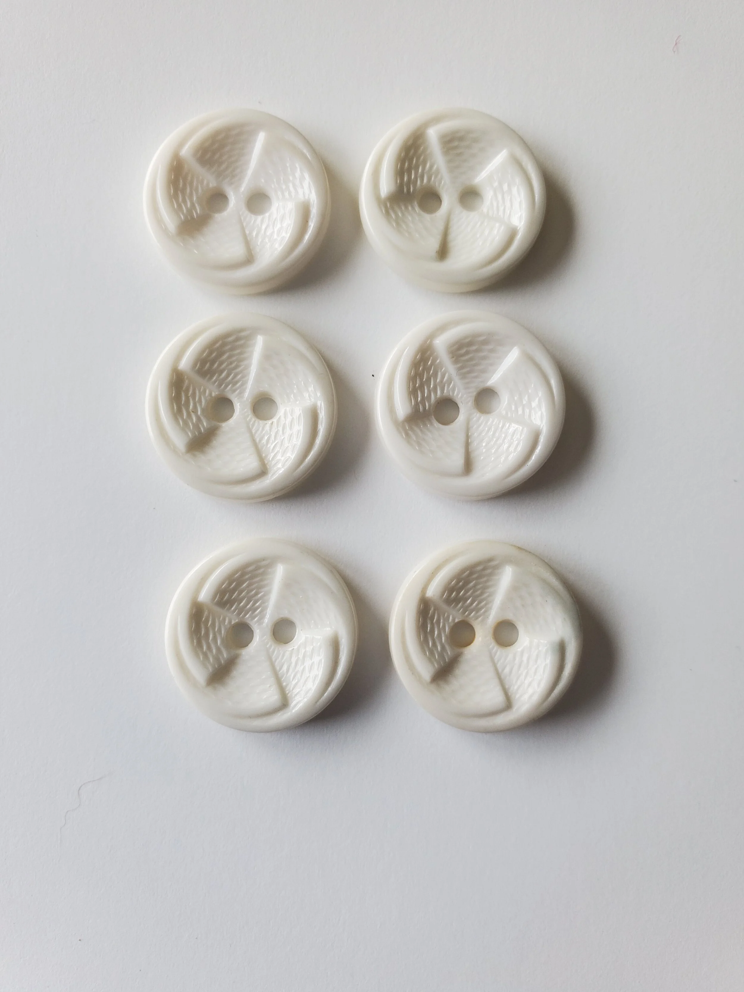 Windmills - White -5/8" - Vintage -Set of 6