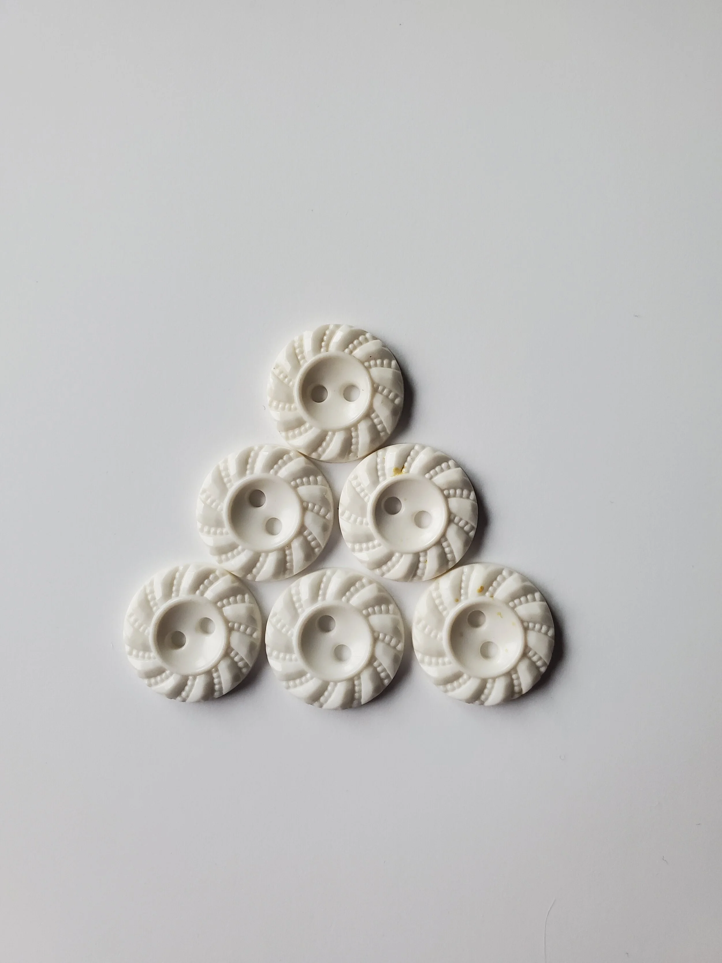 Beaded Swirl in White - 3/4" - Vintage - Set of 6