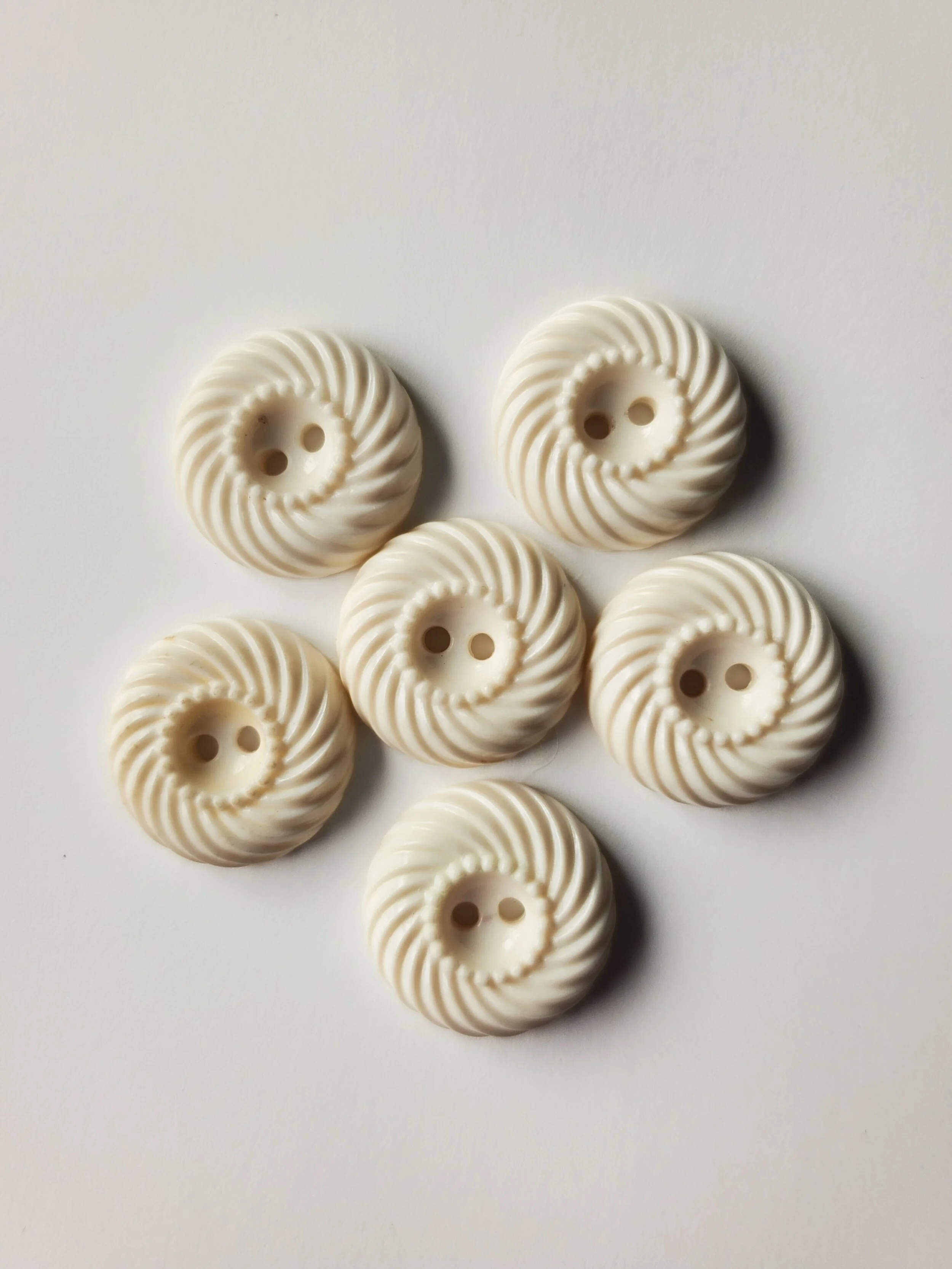 Gladiator's Wreath in White - 3/4" - Vintage - Set of 6