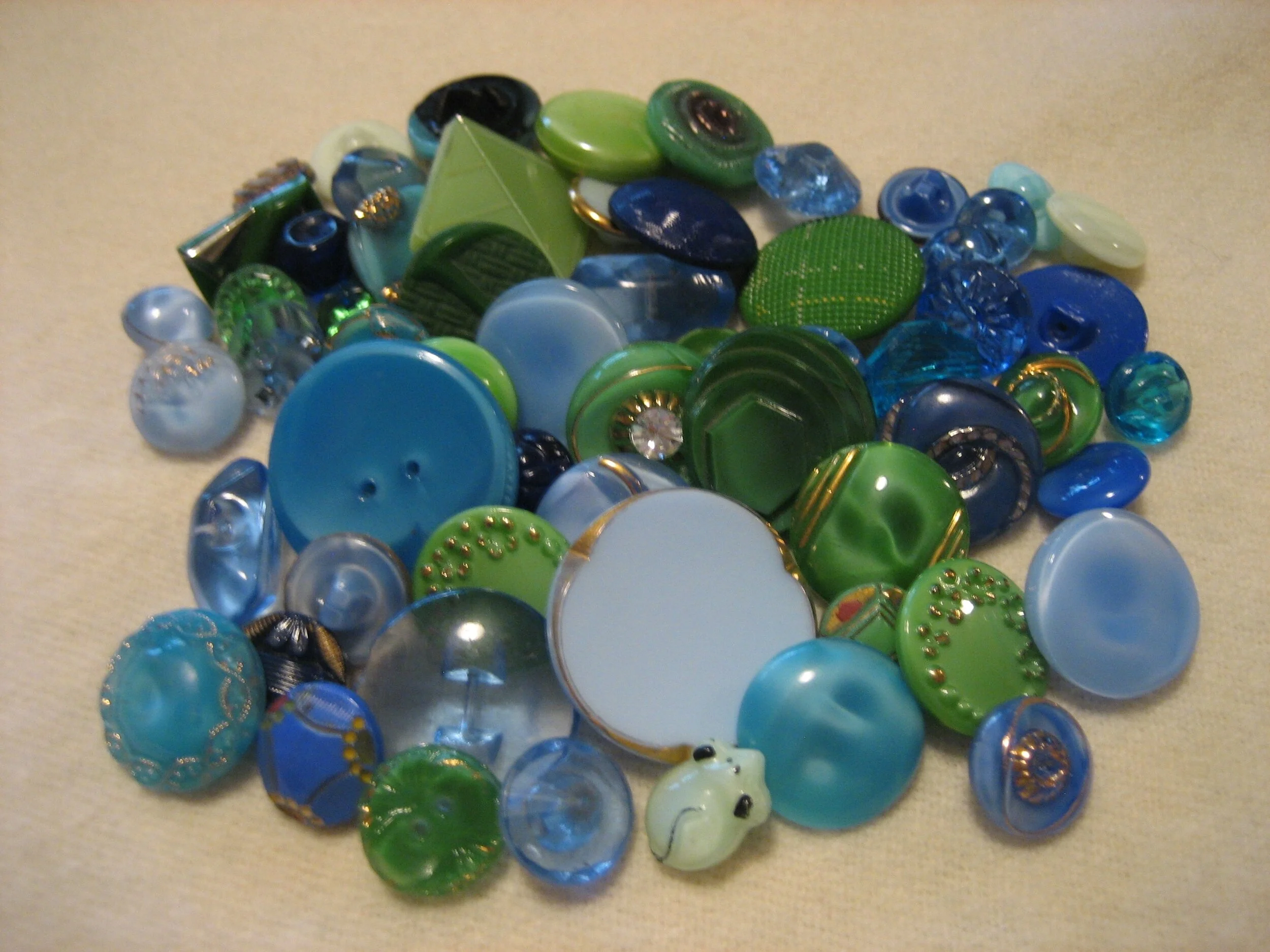 183 Vintage Buttons
