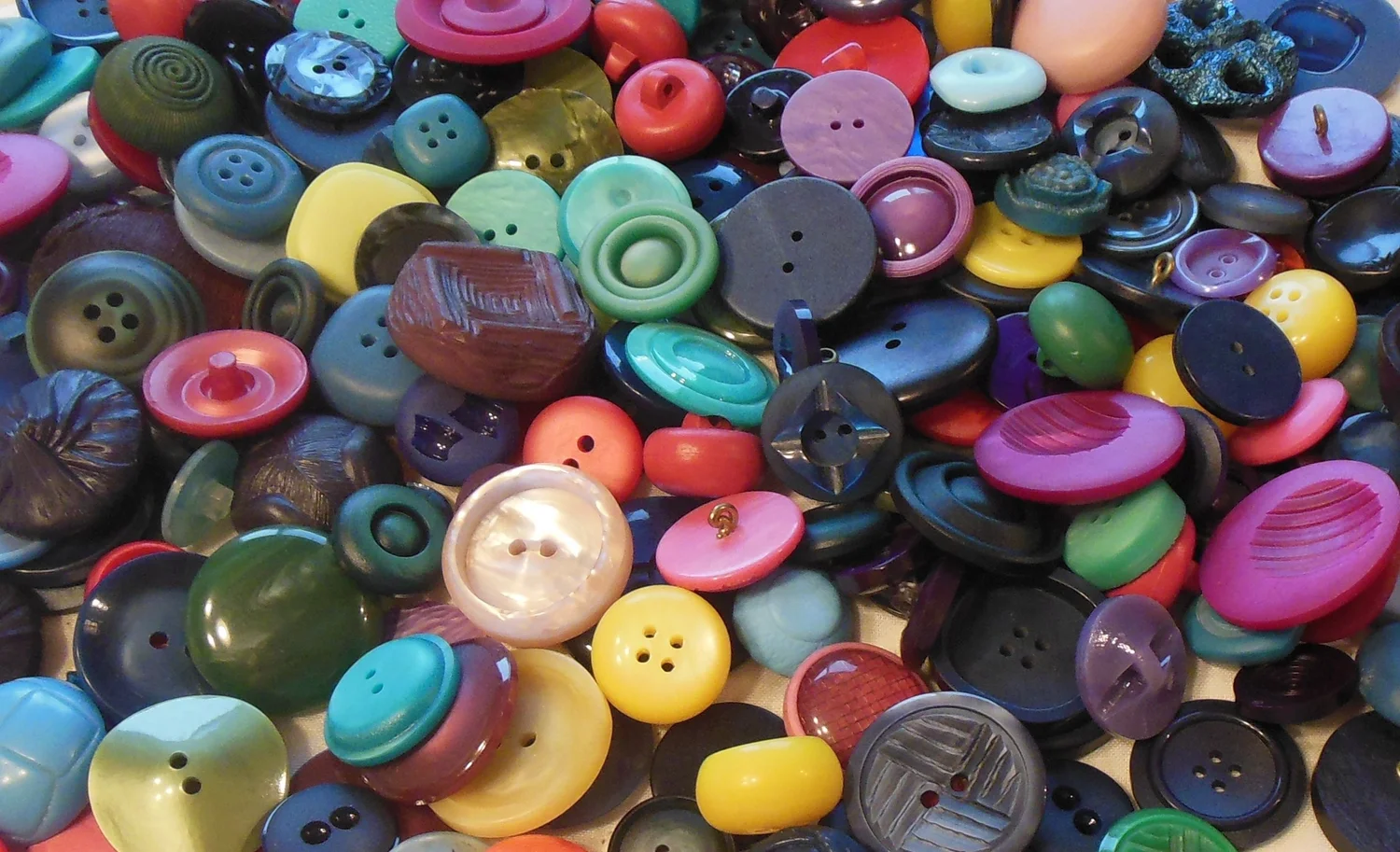 New Products — 183 Vintage Buttons