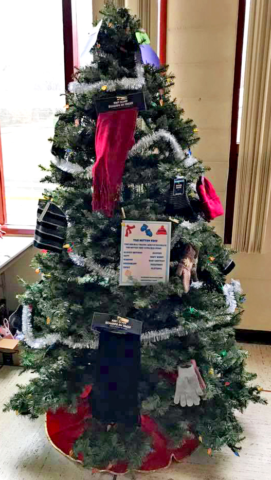 mitten tree3.jpg