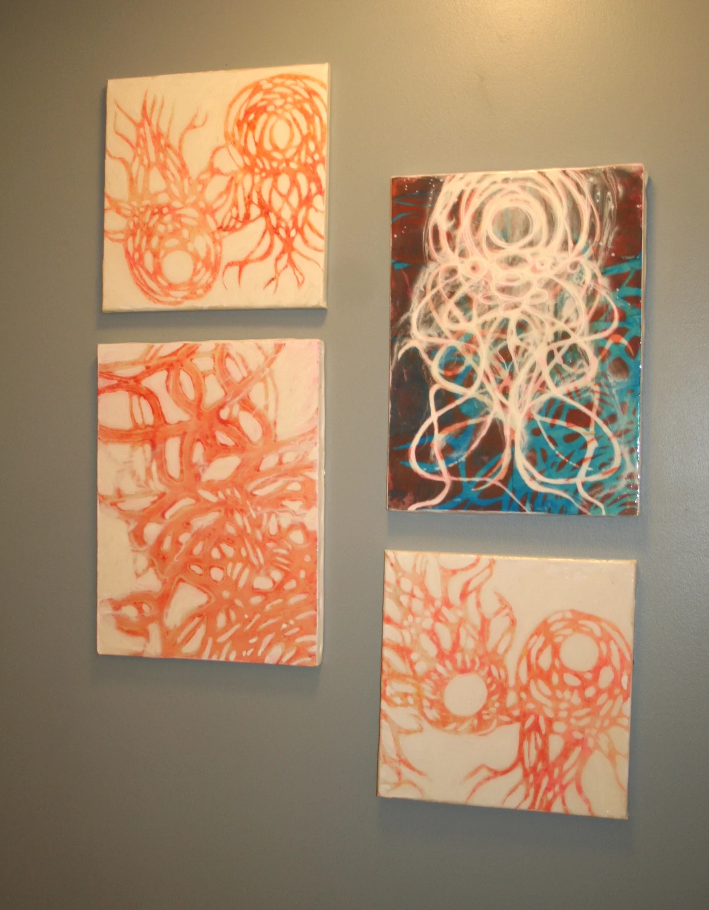  4 canvases can be rearranged&nbsp; 