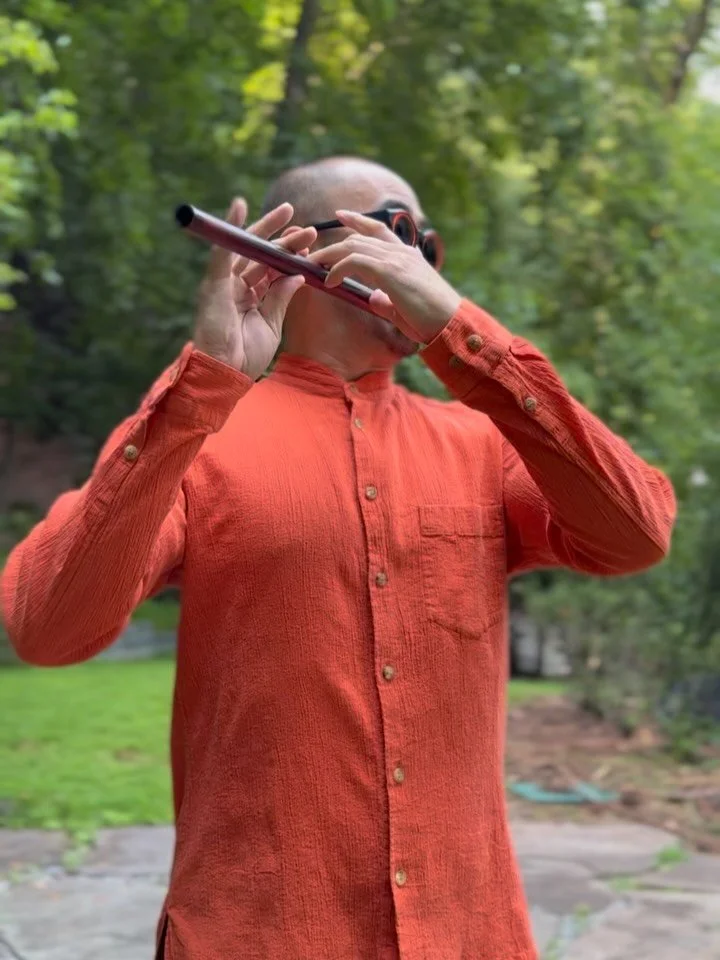 1-3 shinobue improvisation
2-3 日本語!
4-5 English!!

Video and interview by Yurie Ito

#篠笛　#shinobue #bambooflute #fue #蘭照