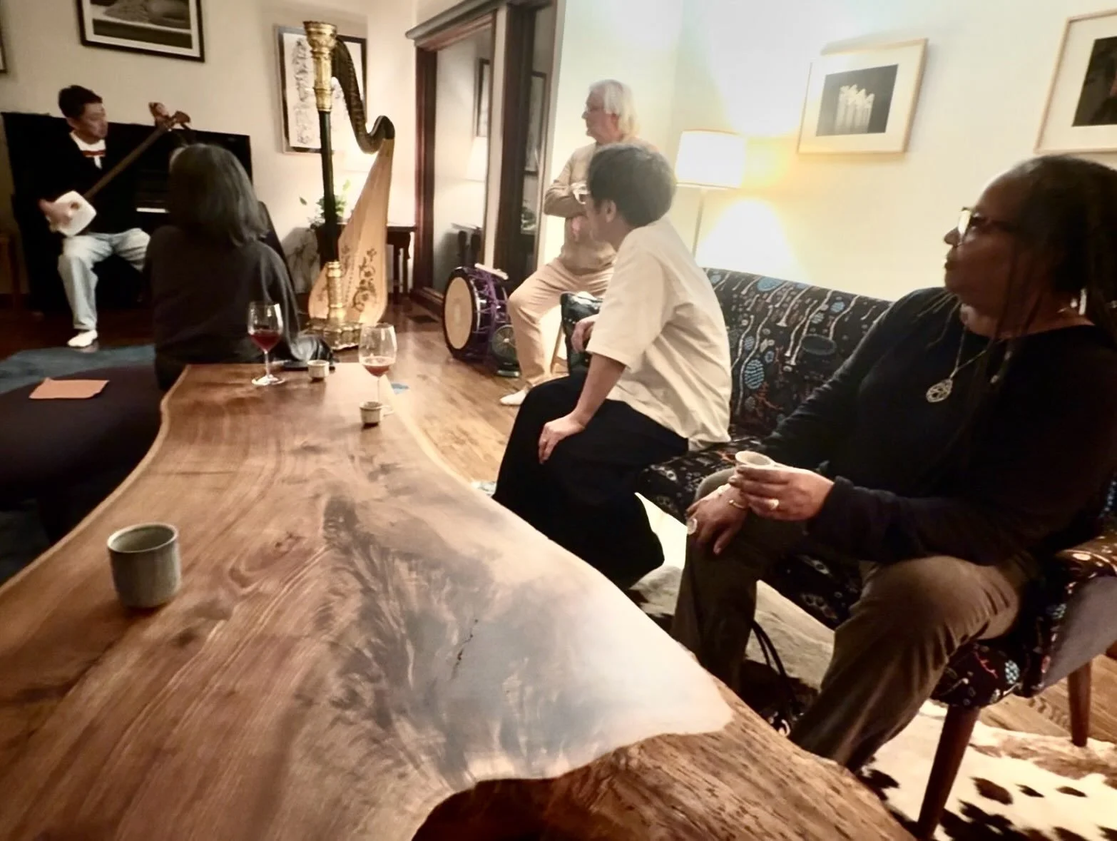 Yurie, Shinobu and I hosted all weekend friends blessing our home with their presence, their music, their stories and their laughter. We had small groups of people gather: @monakayhan @freesongsinger @takatina.ny Misha Baryshnikov, and @agatsuma_offi