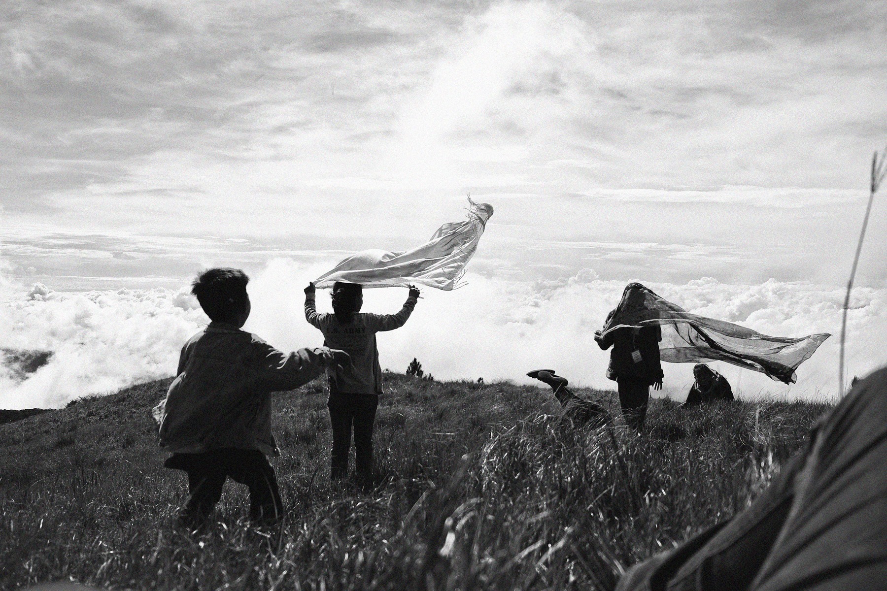 Ikalahan children playing at the peak of Mount Pulag. At 2,229 metres above sea level, it is know the be the third highest mountain in the Philippines. Mount Pulag, Kabayan Benguet.