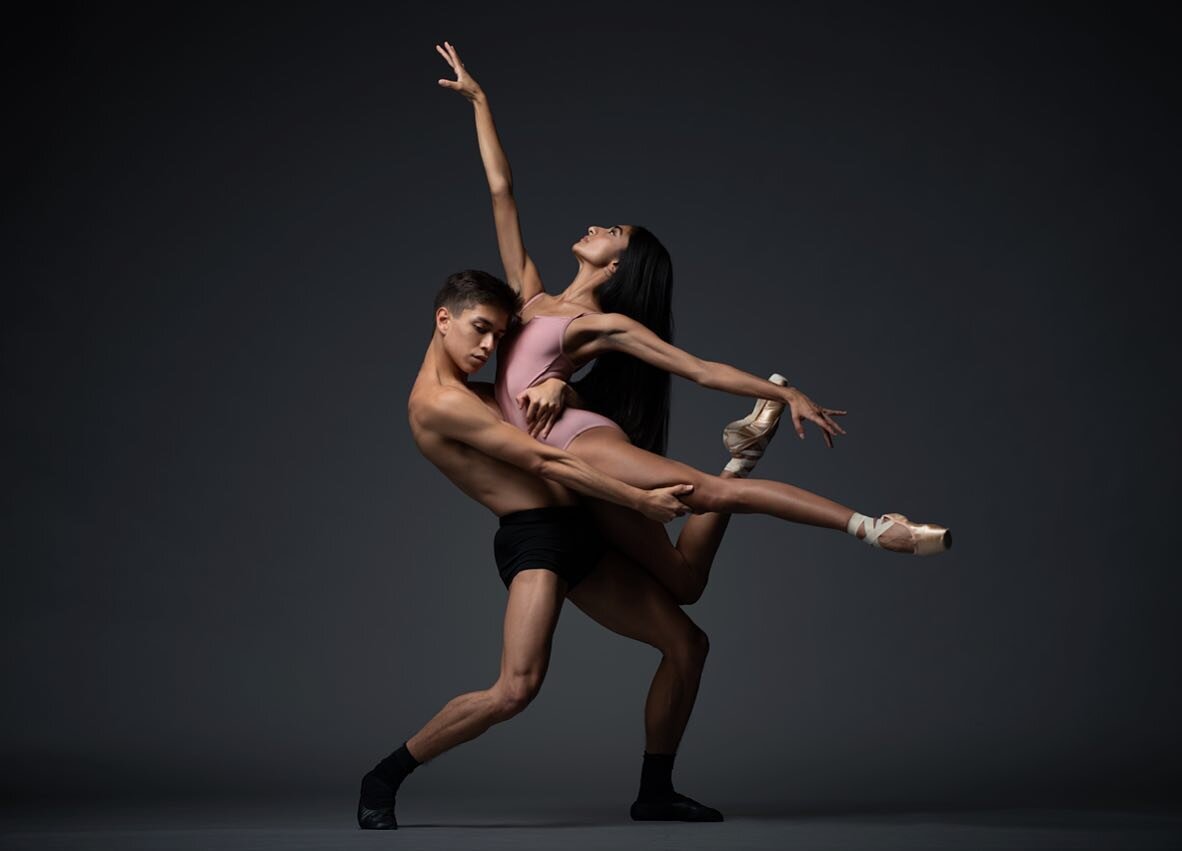 Giving the drama we need this Thursday morning. 

Dancers @joaquintaruiz @your_favorite_indian_ 
Photo by me
.
.
.
.
.

#ballet #dancer #balletphotography #balletpost #balletdancer #dancers #photographylovers #photography #balletpost #nikon #nikonpho