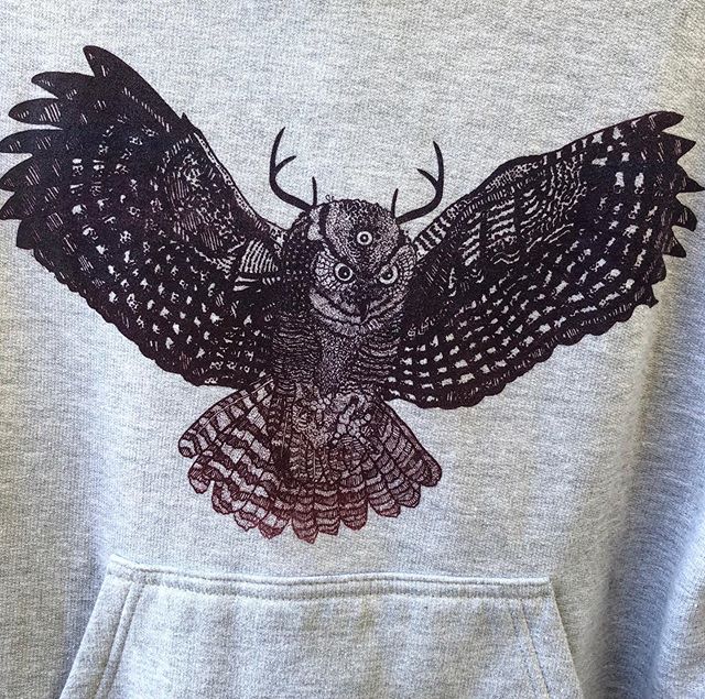 HOODIE SALE! We&rsquo;ve got all of our Great Horned Owl hooded sweatshirts on-sale today at @portlandsaturdaymarket for $30! It&rsquo;s a cold world, swoop by the market to get a nice warm fleece hoodie. .
.
.
.
.
#jungletelevision #jungtelly #stree