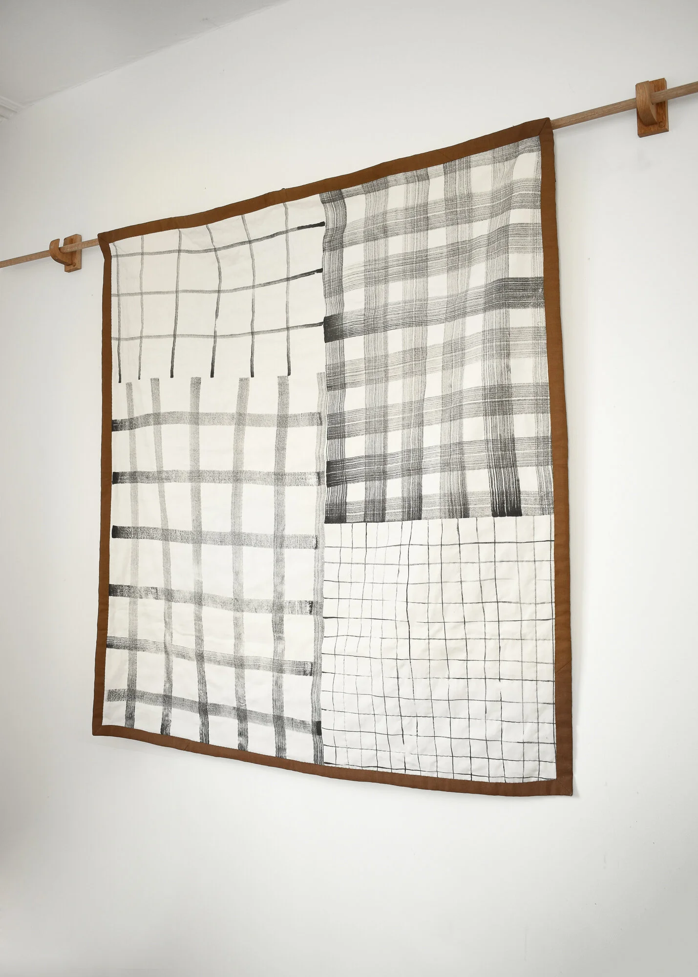 Painted_check_linen_ecru_2.jpg
