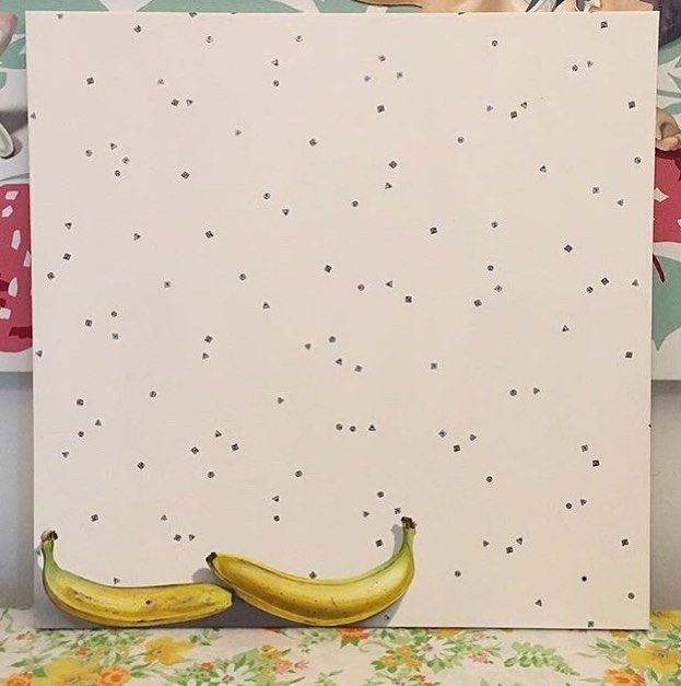 The mega talented @melodiepro painted this 🍌🍌 still life on her very own Triple Gem wallpaper canvas 🙌😍🙌😍 #cavernhome #artistedition #triplegem