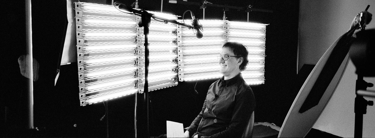 Photographies de plateau prises durant le tournage de l’émissions Créer pour ArtTV. Présentée par René Richard Cyr. Production/Réalisation: Jean Sébastien Ouellet Direction Photo: Jean-François Gratton. Hasselblad Xpan, Kodak 400 Tri-X. Montréal 2012.
