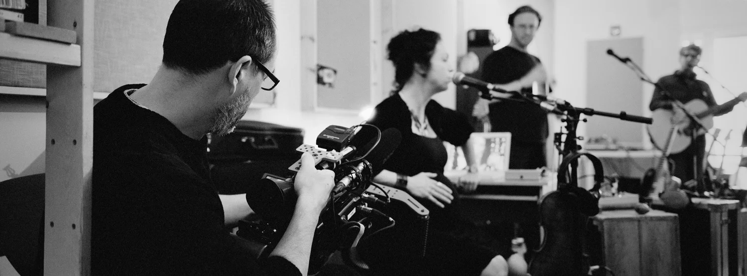 En studio avec Stéphane Archambault et le groupe Mes Aieux.
