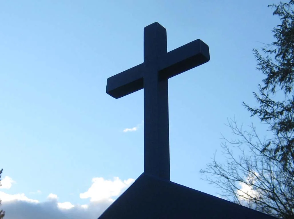 Christian_Cross_On_a_Church.jpeg.jpg