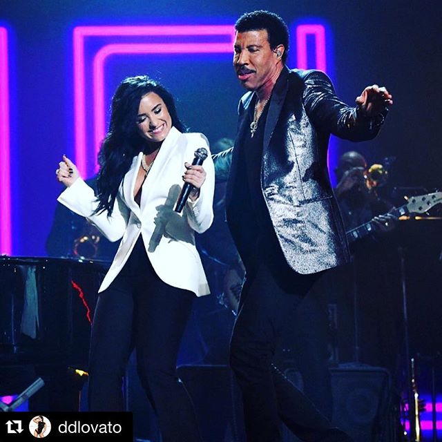 Last night @ddlovato blew us all away with her INCREDIBLE performance at the #GRAMMYs! The verdict is in, and her performance of @lionelrichie's 'Hello' completely stole the show! 😍🙌🏼🎉 To watch her performance, check out the link on our FB or Twi