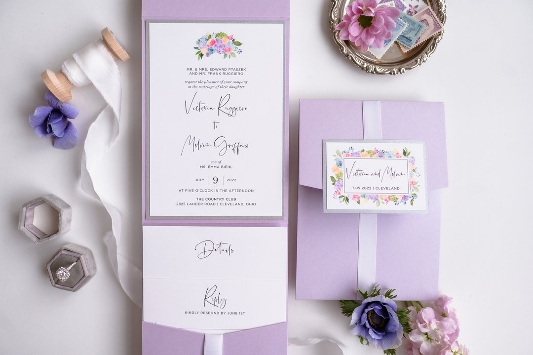 A perfect summer vibe. I love when a customer has a fresh and colorful palette! The vertical pocket fold is a great solution for someone that cares about the guest experience opening the invitation, likes everything organized and held together and en