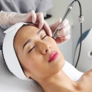 MICRODERMABRASION Microdermabrasion is a non-invasive treatment which helps refine the appearance of pores, minimize the appearance of fine lines, stimulate cell regeneration and tissue repair, increase the skin's ability to absorb products, reduce hyperpigmentation, stimulate circulation, and improve elasticity and texture of the skin, all in one treatment. We use the very best equipment available to ensure the most effective treatment possible. Our Diamondtome Microdermabrasion procedure uses a diamond tip in place of aluminum crystals. With a series of treatments, you can experience softer, smoother, glowing skin with an improvement in texture and color. This treatment is ideal for sun damaged skin, hyperpigmentation, mild acne scarring, stretch marks, fine lines, post-photofacial debris and dull, clogged skin. Wonderful for neck, chest and hands too!
