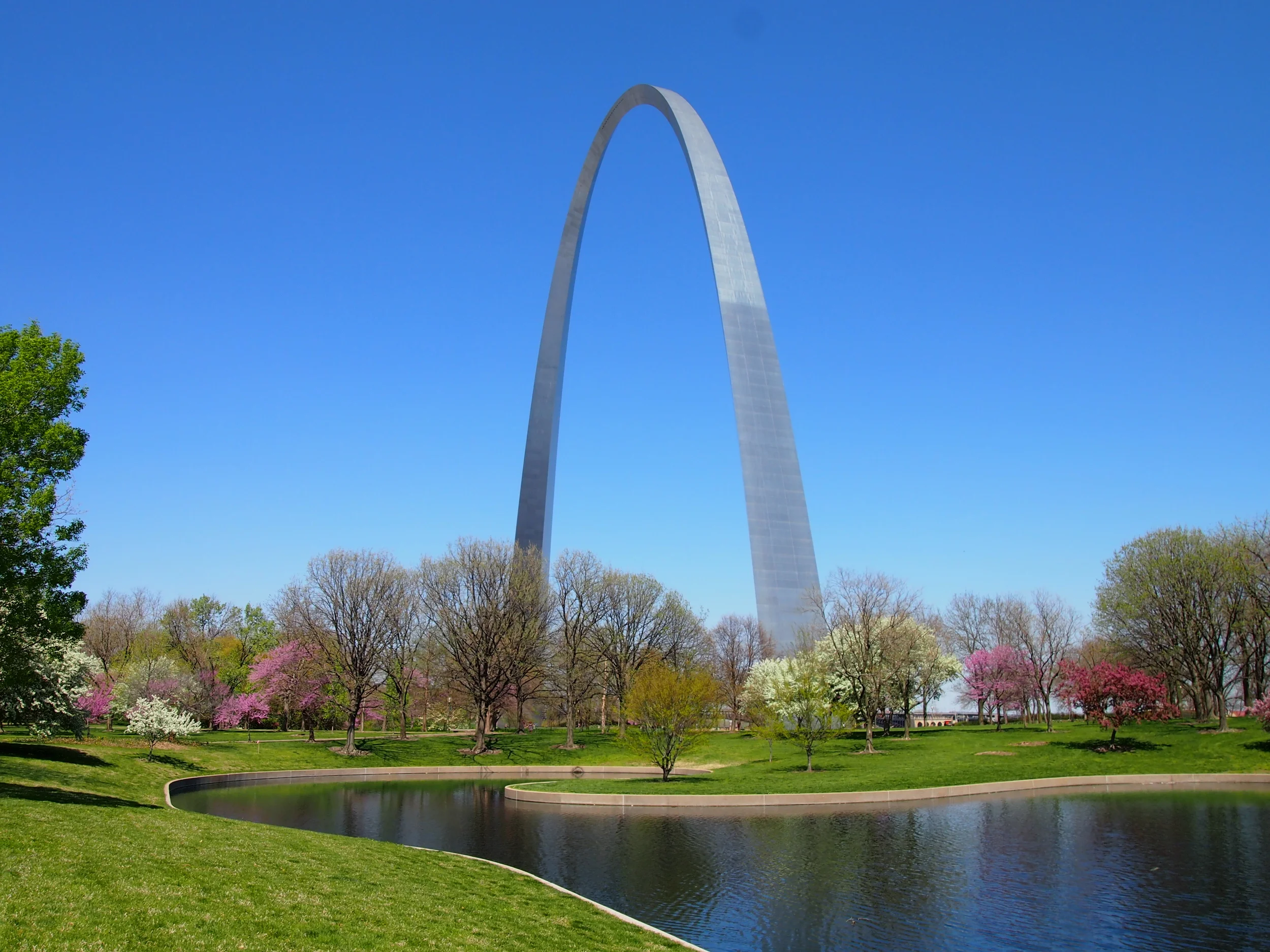 Gateway Arch - St. Louis, MO - Eero Saarinen with Dan Kiley