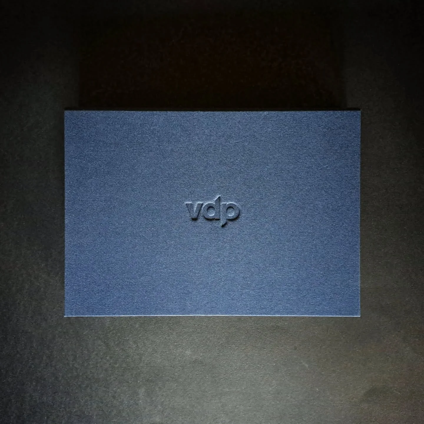 A beautiful clamshell box i had the pleasure of making for @vdp_construction. Made to house photos of their builds, to archive and display the work they do. Thank you for your trust and letting me make for you! 😊

- - - - - - - - - -

- Clamshell bo