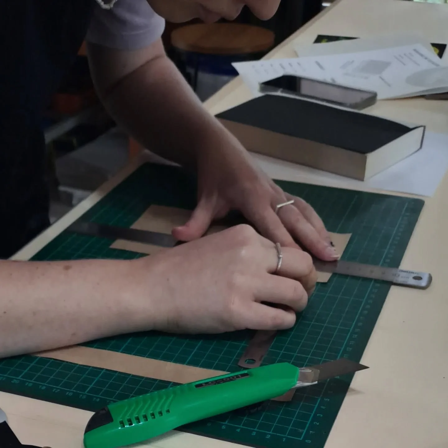 Todays Rebind a Book Cover workshop was so fun! Lovely people, lots of fun making and excellent conversation!

#bookbindingworkshop #Rebind #rebindingbooks #handmade #thebindingstudio