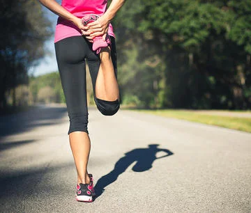 800-runner-stretching-leg.jpg
