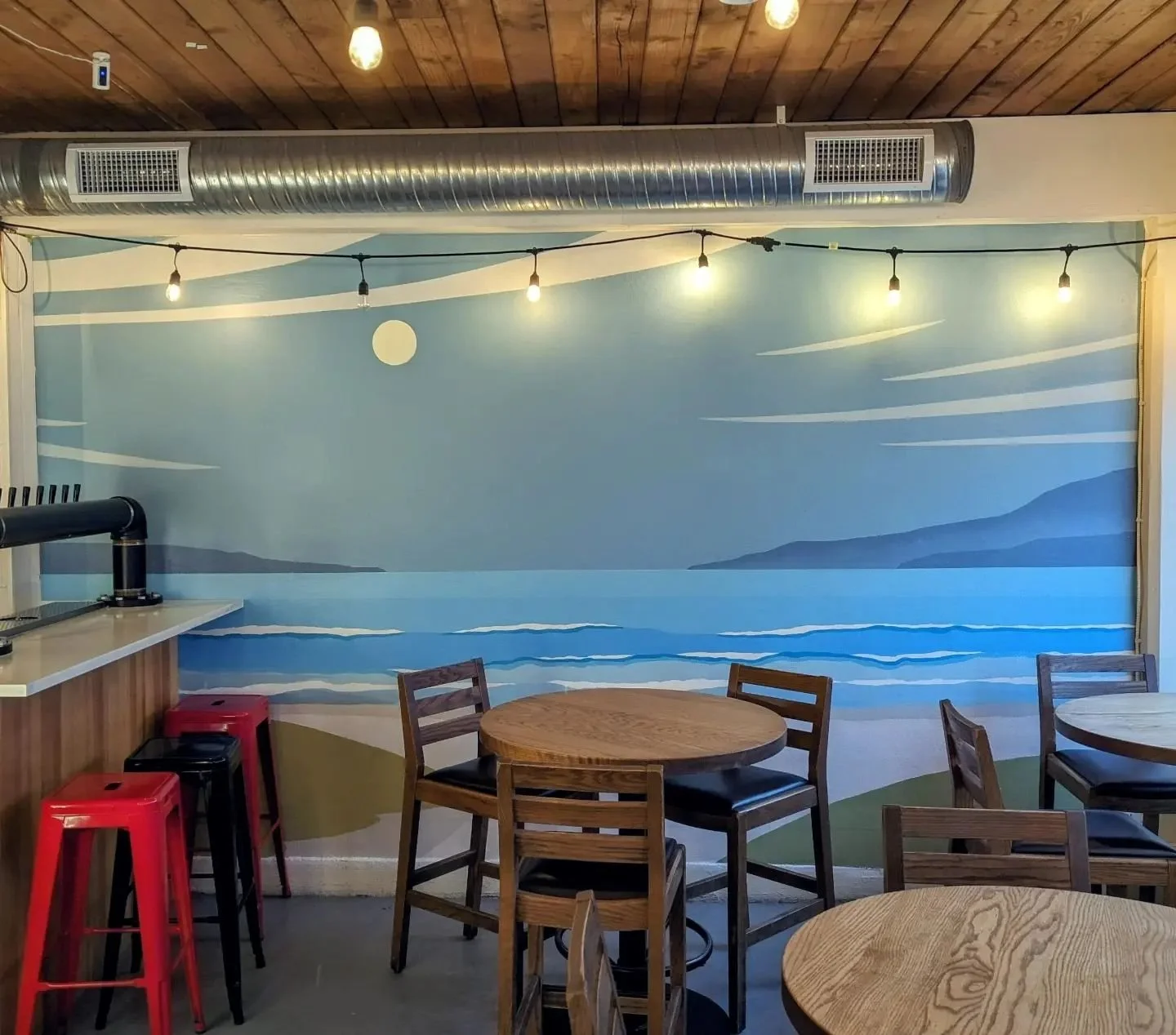 I was lucky enough to do this simple little beach scene mural for @brewingaugust! This brewery is the best thing to happen to the Kitsilano area in a very long time. Definitely stop by and have a beer, some of the best you'll find in the city.

#art 