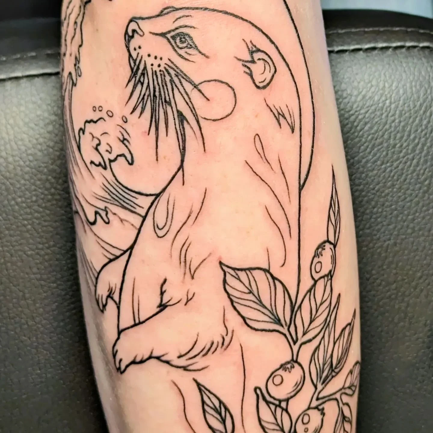 First portion of this sea otter themed sleeve done!

#sea #sealife #seaotter #art #artist #tattoo #tattoos #tattooart #tattooartist #tattoostudio #vancouver #eastvan #localartist #benjaminbrooksart