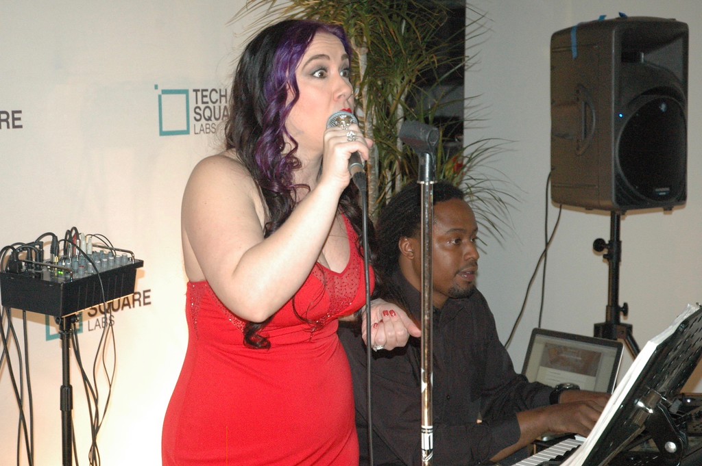 DaLesia singing.jpg