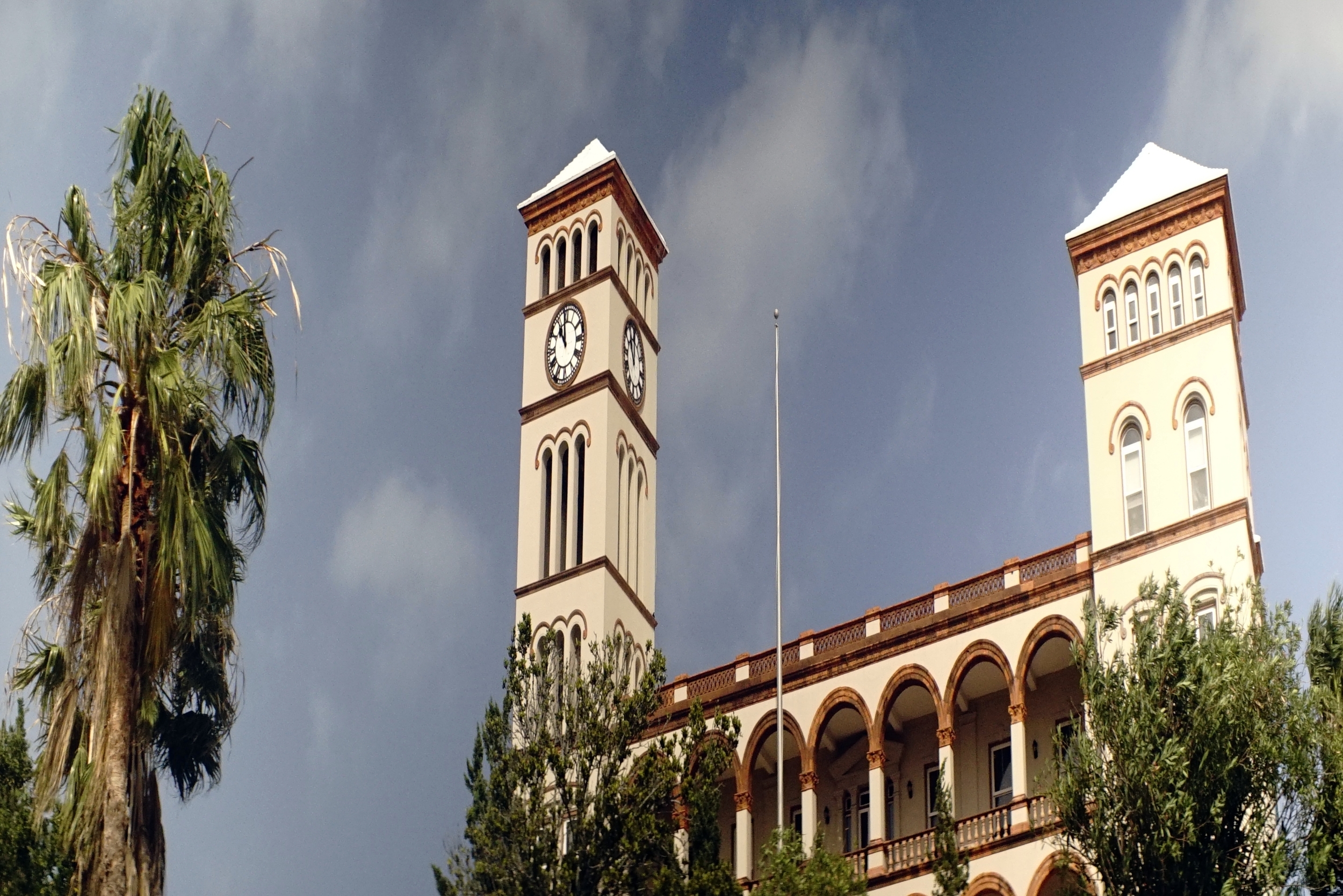 Parliament Building - Hamilton, Bermuda Islands | Lomo 50mm squarefront anamorphic lens at f5.6, fader ND - 2768x1848 | Keith Nickoson