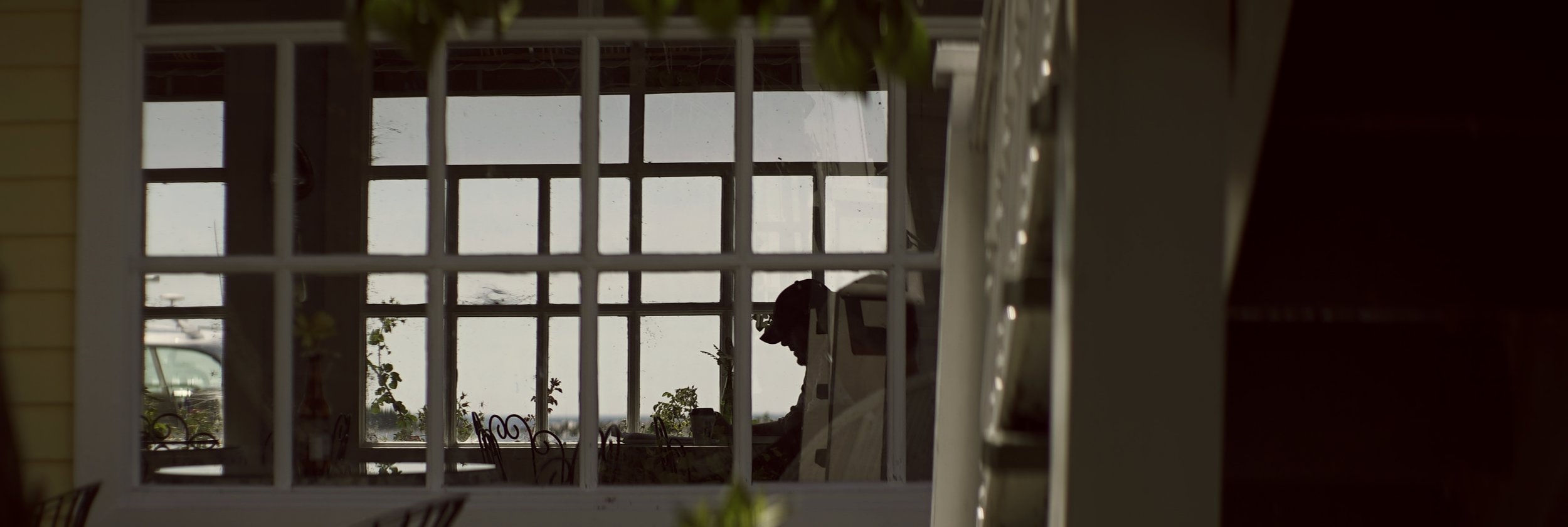 Lomo 100mm anamorphic lens | A coffee shop near the east bluff. Photo by: Keith Nickoson
