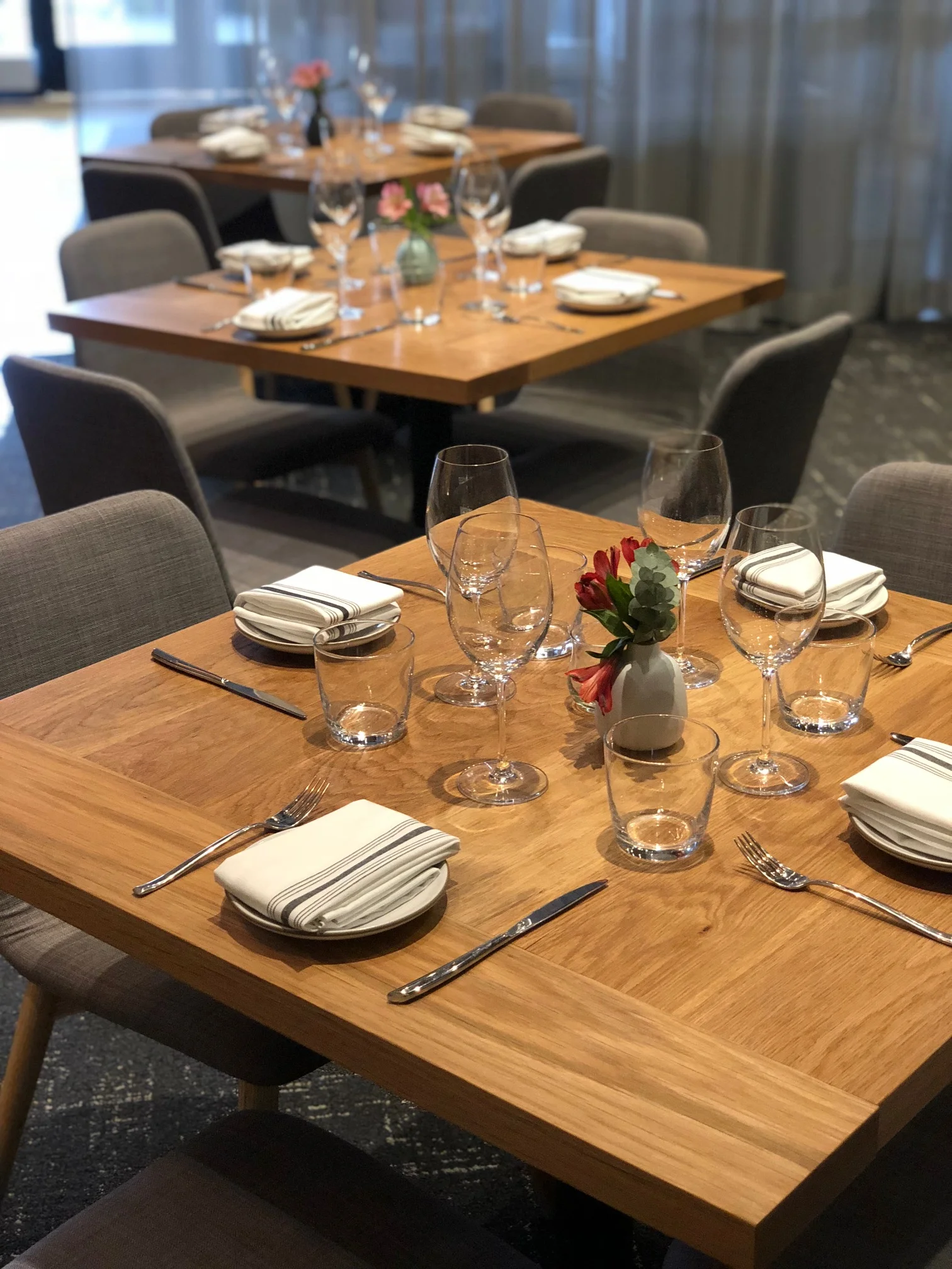 Chickadee Restaurant Dining Tables