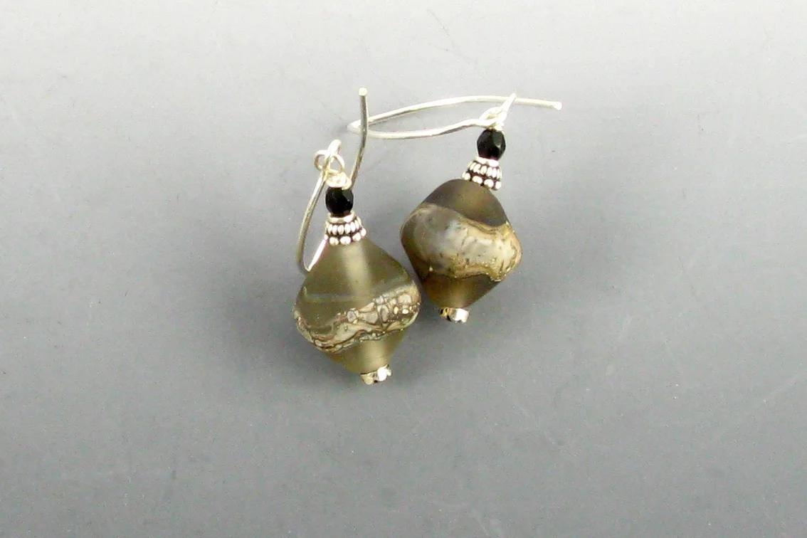 Gray & silver stringer crystal.jpg