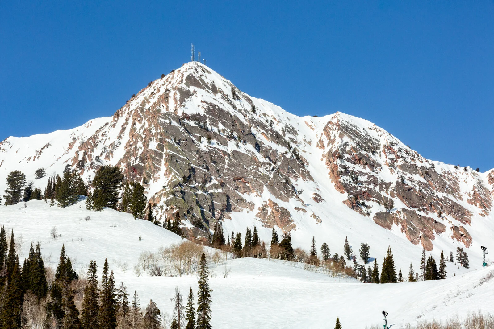 2021_SkiUtah_Snowbasin2_SeanRyan-8902.jpg