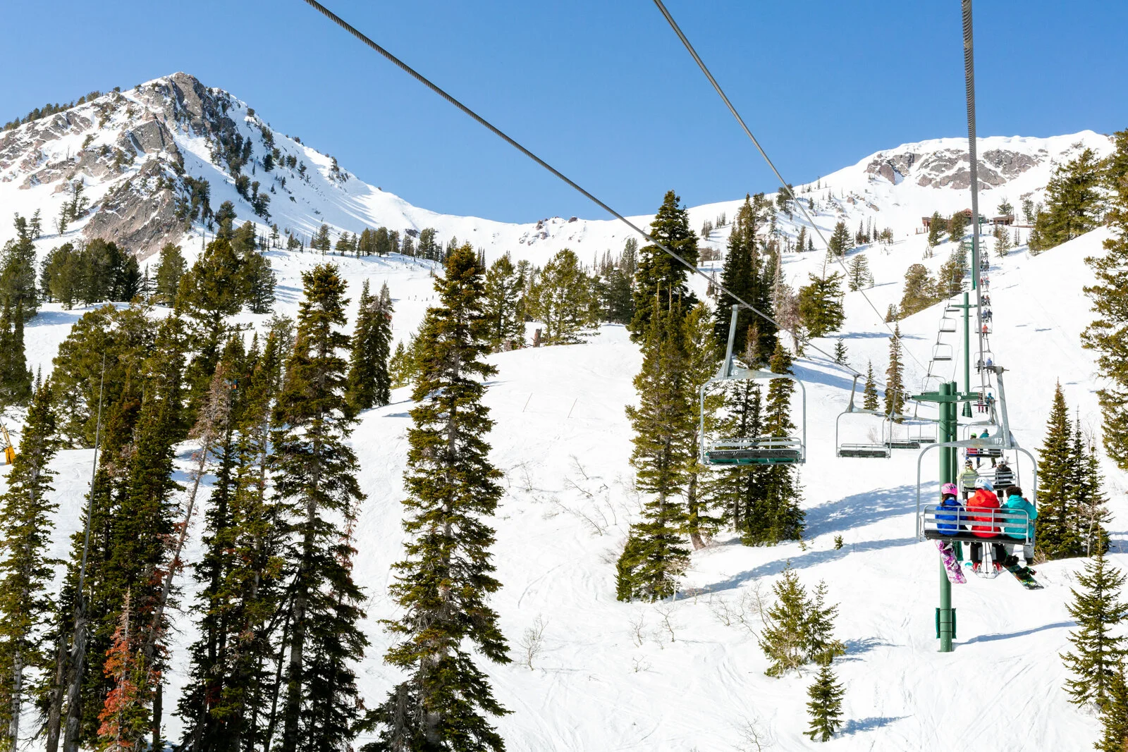 2021_SkiUtah_Snowbasin2_SeanRyan-9246.jpg