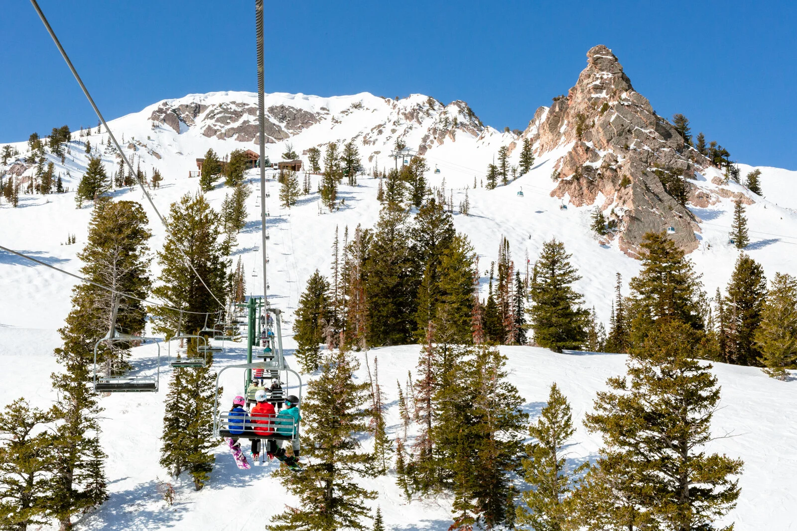 2021_SkiUtah_Snowbasin2_SeanRyan-9260.jpg