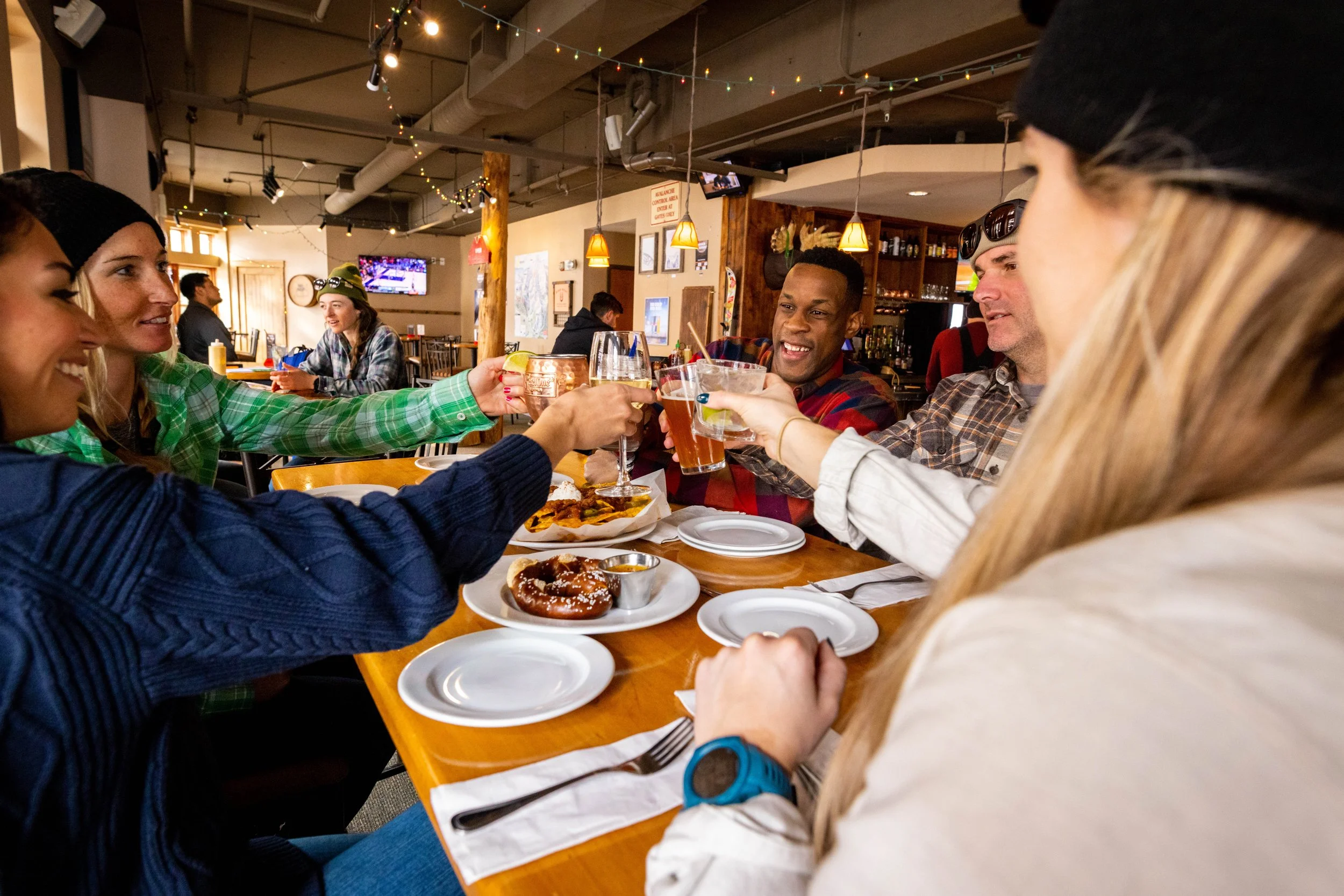 22_SkiUtah_Apres_SeanRyan-1806.jpg
