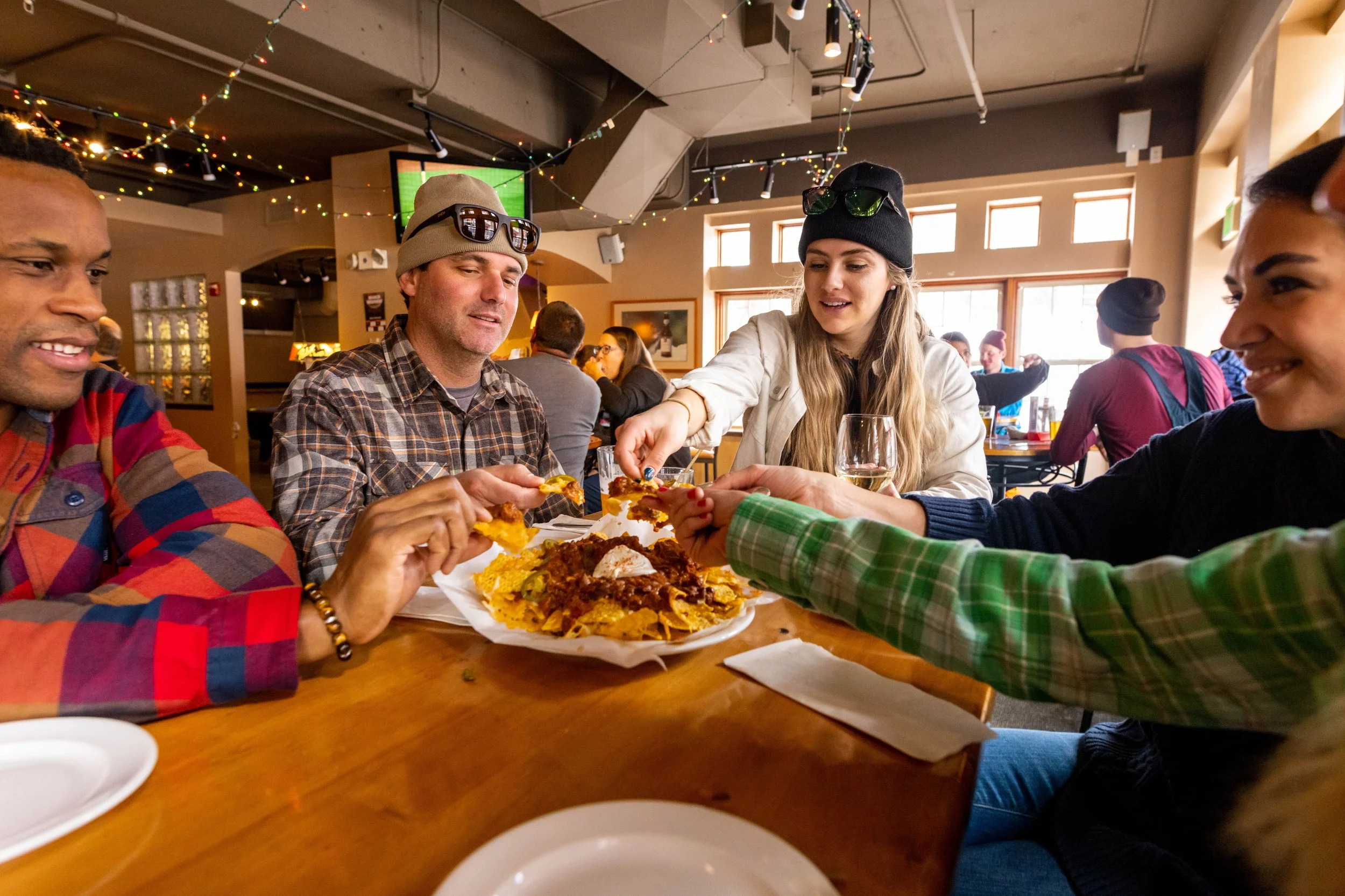 22_SkiUtah_Apres_SeanRyan-2013.jpg